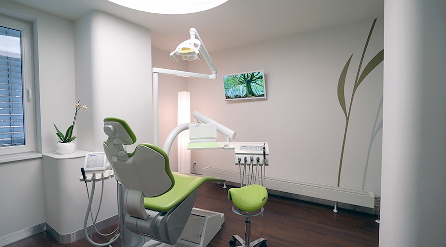 Behandlungszimmer Zahnarzt Oralchirurgische Praxis Dentalance Dr. med. dent. Cathrin Goldberg in Plauen